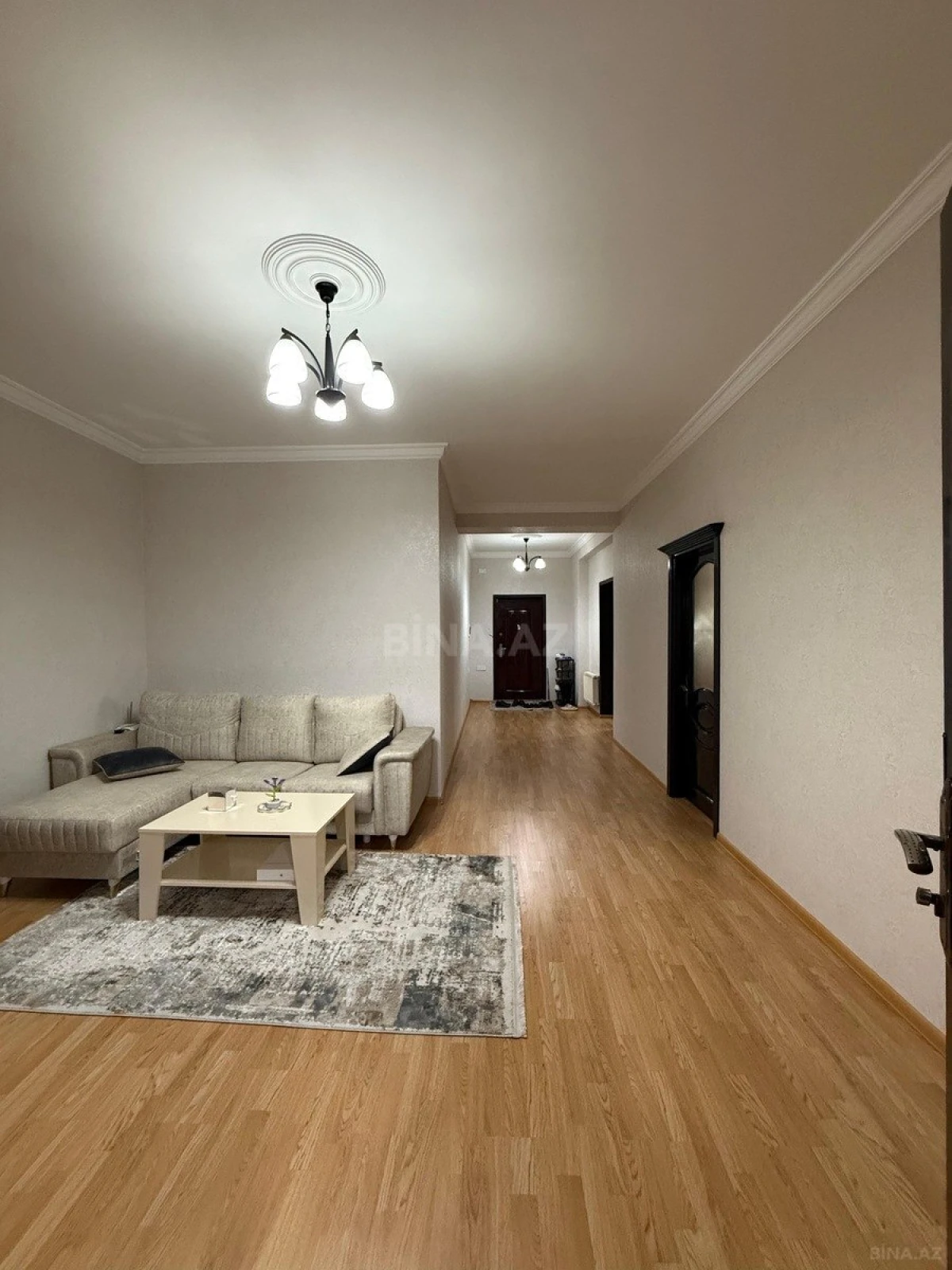 Satılır 3 otaqlı mənzil 134 m²