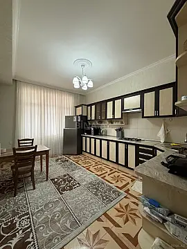 Satılır 3 otaqlı mənzil 134 m²