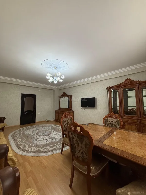 Satılır 3 otaqlı mənzil 134 m²