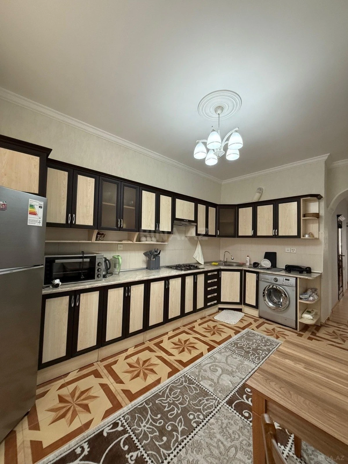 Satılır 3 otaqlı mənzil 134 m²