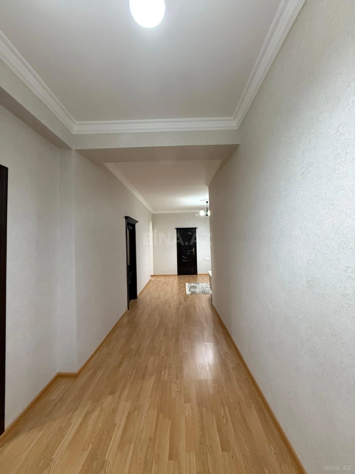 Satılır 3 otaqlı mənzil 134 m²