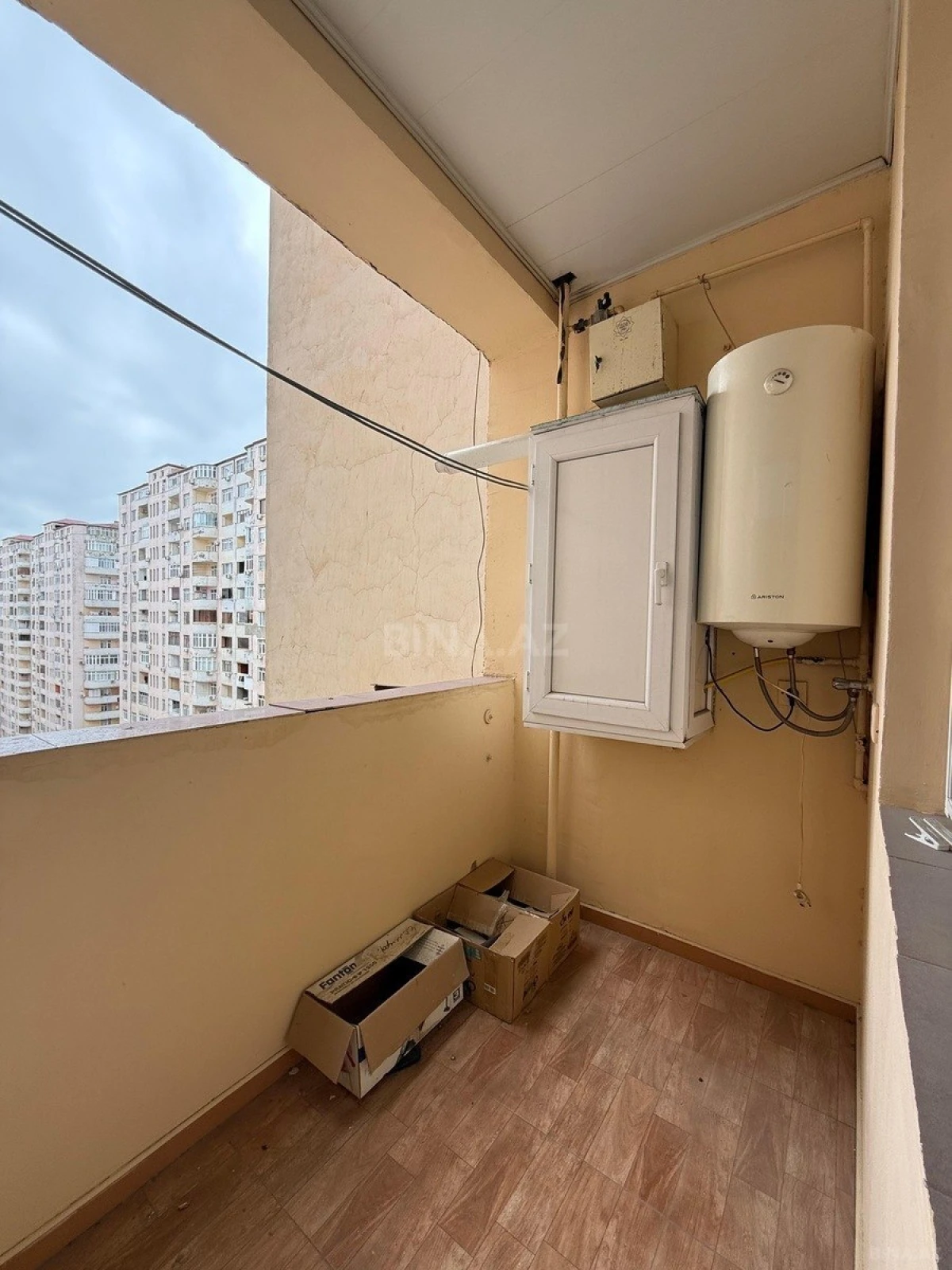 Satılır 3 otaqlı mənzil 134 m²