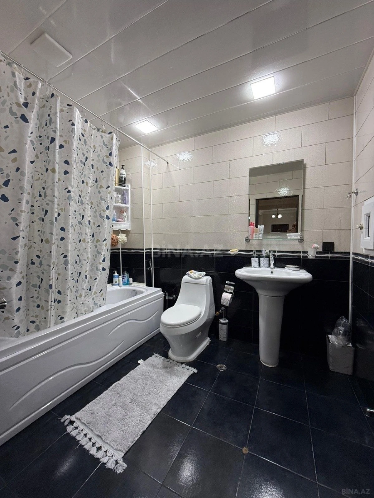 Satılır 3 otaqlı mənzil 134 m²