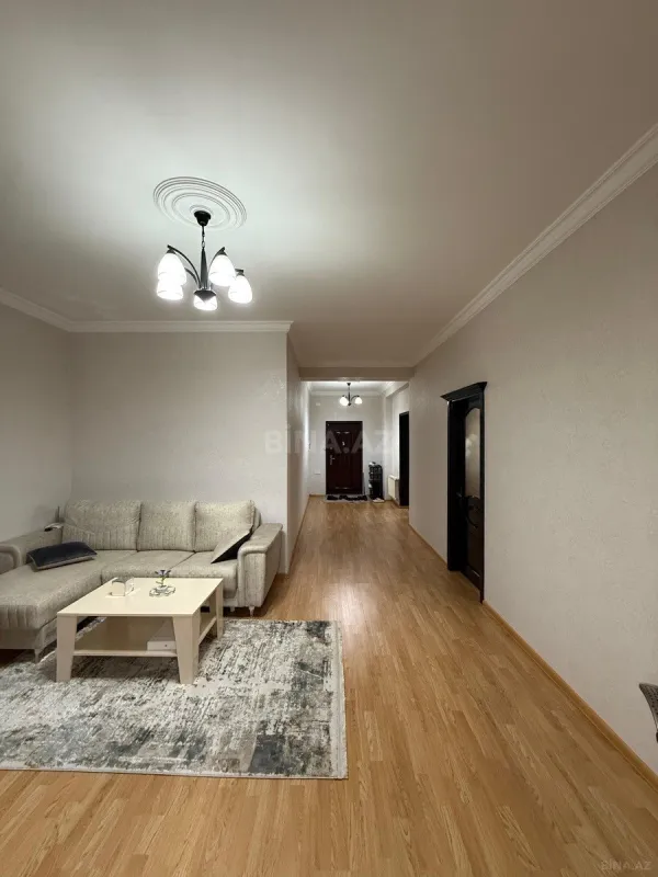 Satılır 3 otaqlı mənzil 134 m²