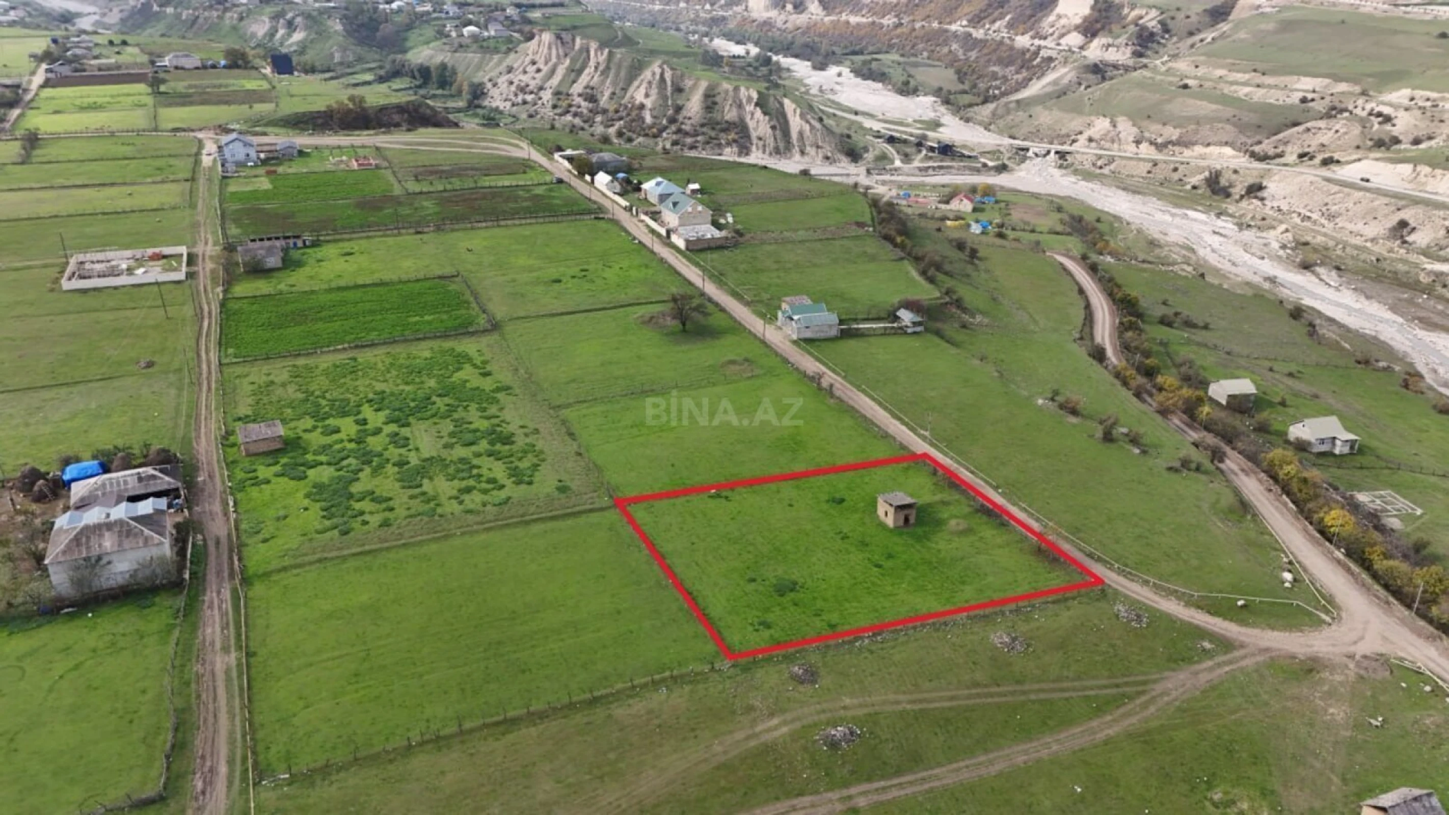 Satılır torpaq sahəsi 10 m²