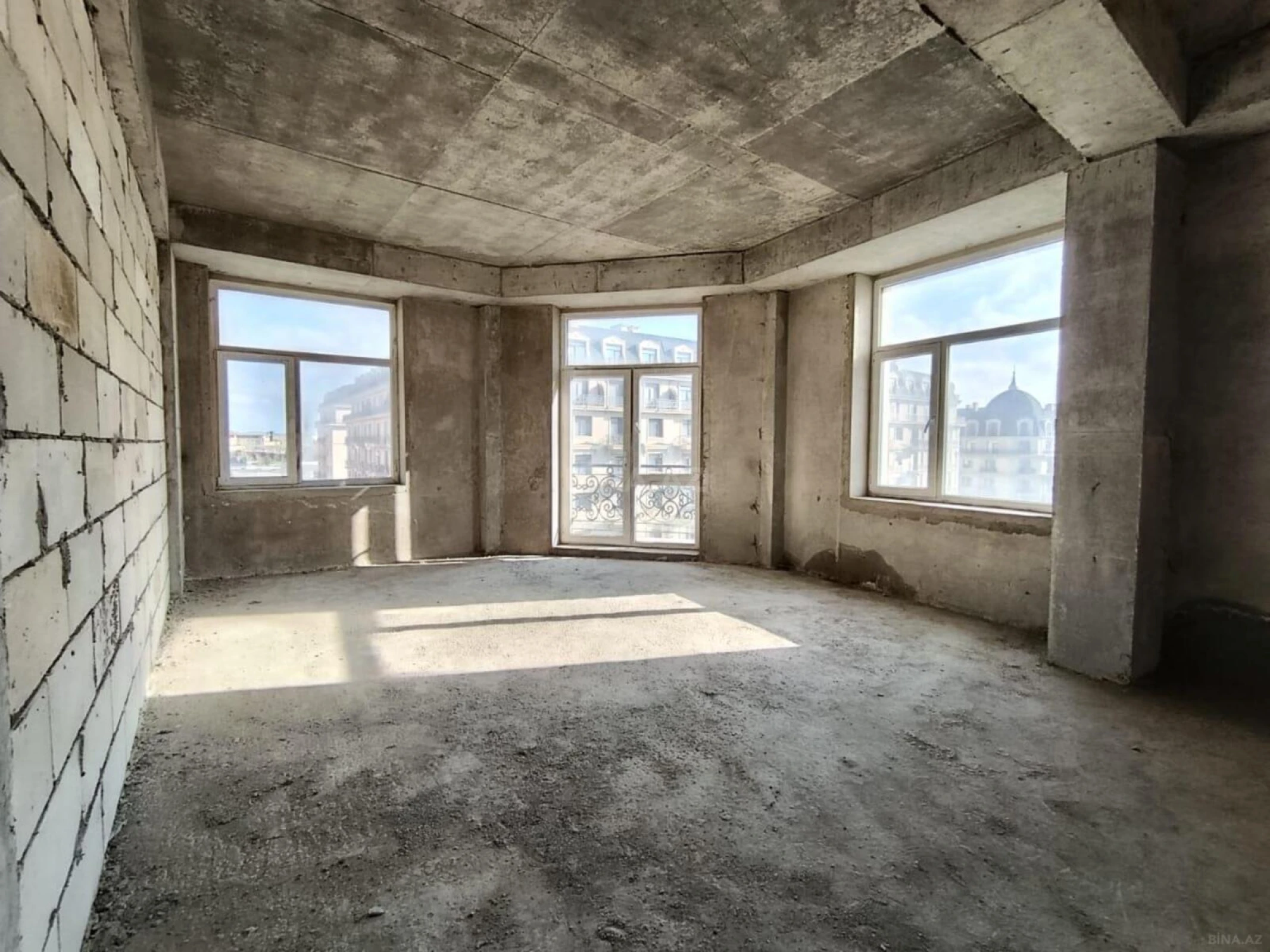 Satılır 3 otaqlı mənzil 124 m²