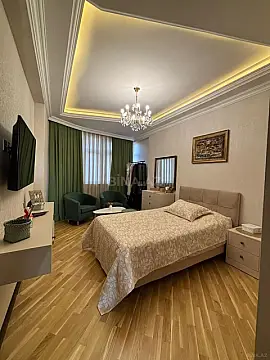 Satılır 4 otaqlı mənzil 165 m²