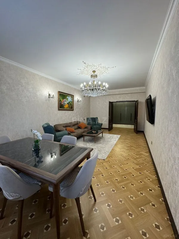Satılır 4 otaqlı mənzil 165 m²