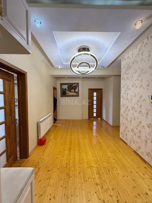 Satılır 3 otaqlı mənzil 110 m²