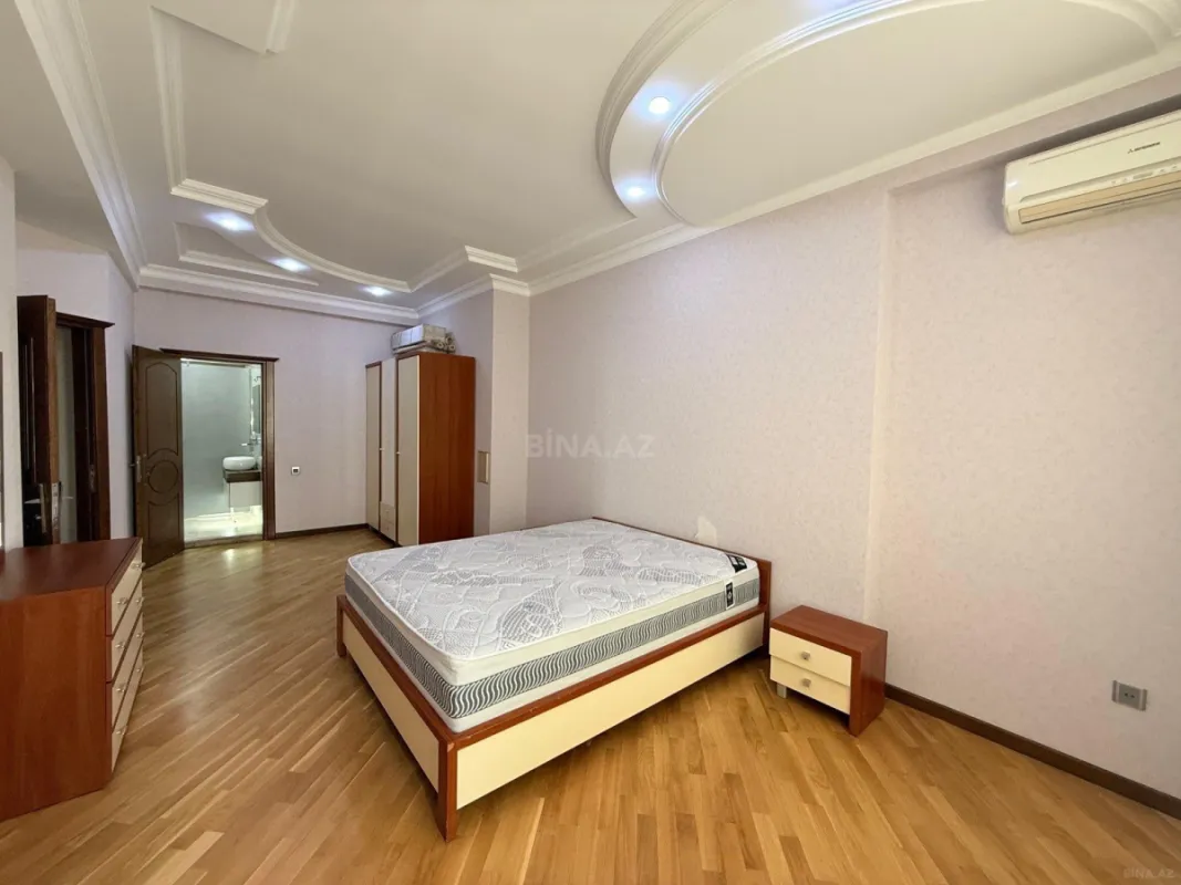 Satılır 5 otaqlı mənzil 220 m²