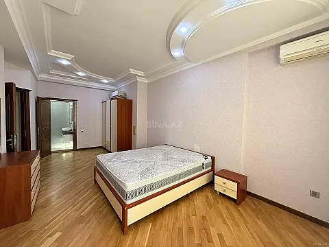 Satılır 5 otaqlı mənzil 220 m²