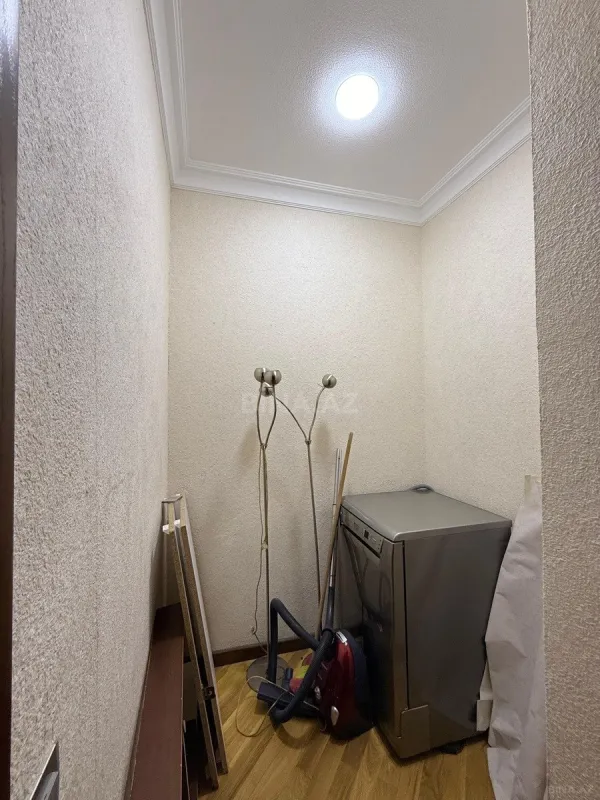 Satılır 5 otaqlı mənzil 220 m²