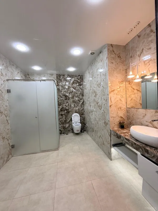 Satılır 5 otaqlı mənzil 220 m²