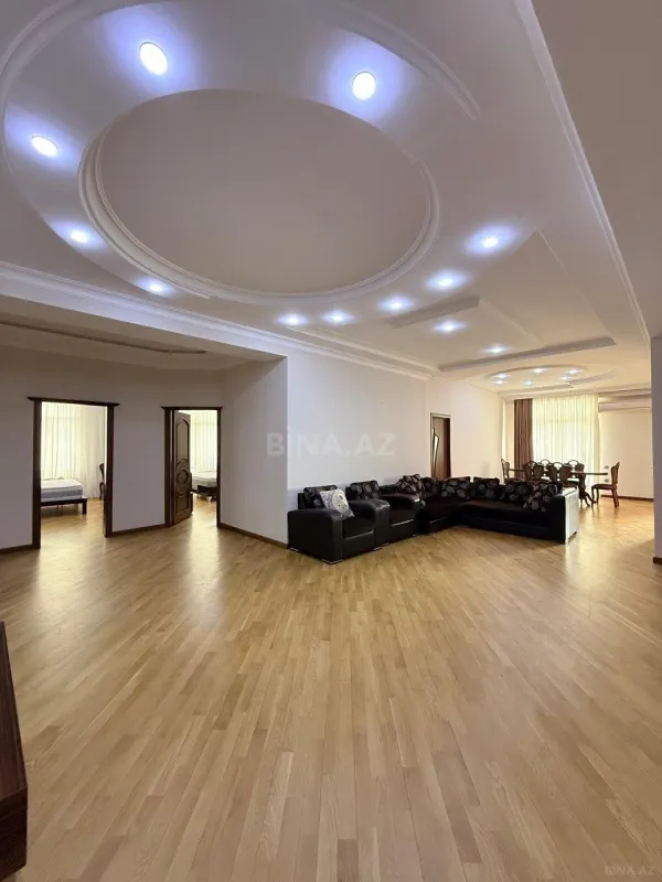 Satılır 5 otaqlı mənzil 220 m²