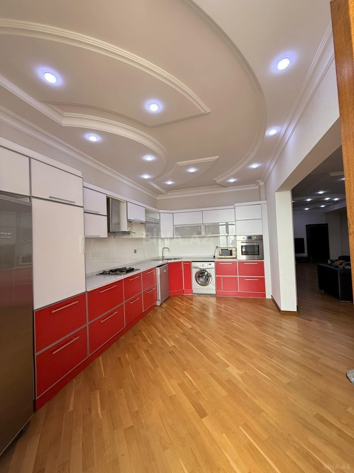 Satılır 5 otaqlı mənzil 220 m²