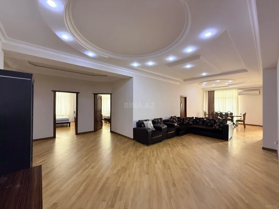 Satılır 5 otaqlı mənzil 220 m²