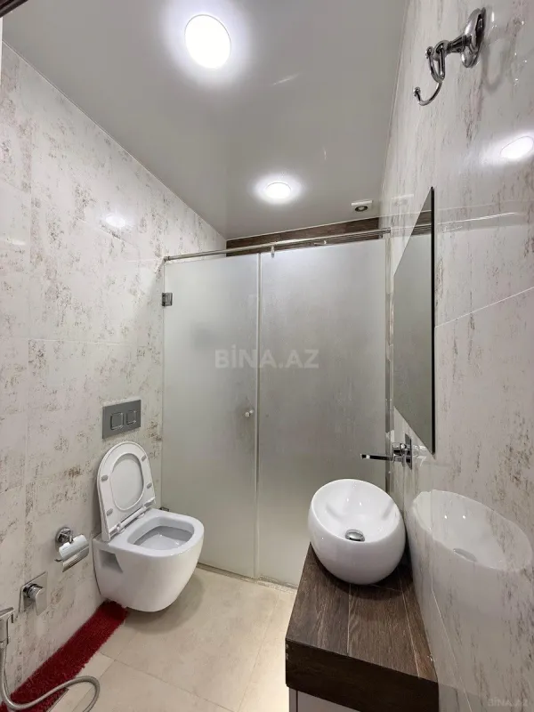 Satılır 5 otaqlı mənzil 220 m²