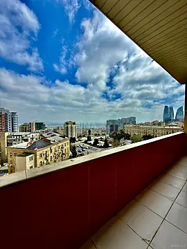 Satılır 5 otaqlı mənzil 220 m² — Bakı 5 otaq 220.00 m²