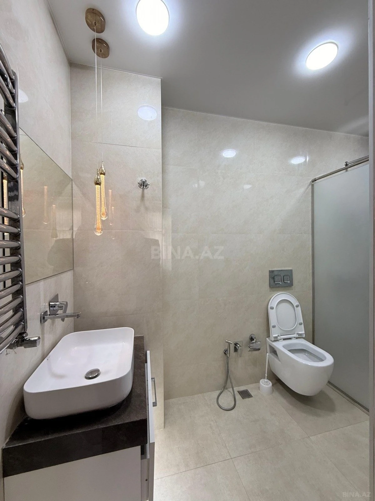 Satılır 5 otaqlı mənzil 220 m²