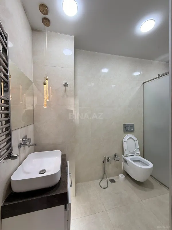 Satılır 5 otaqlı mənzil 220 m²