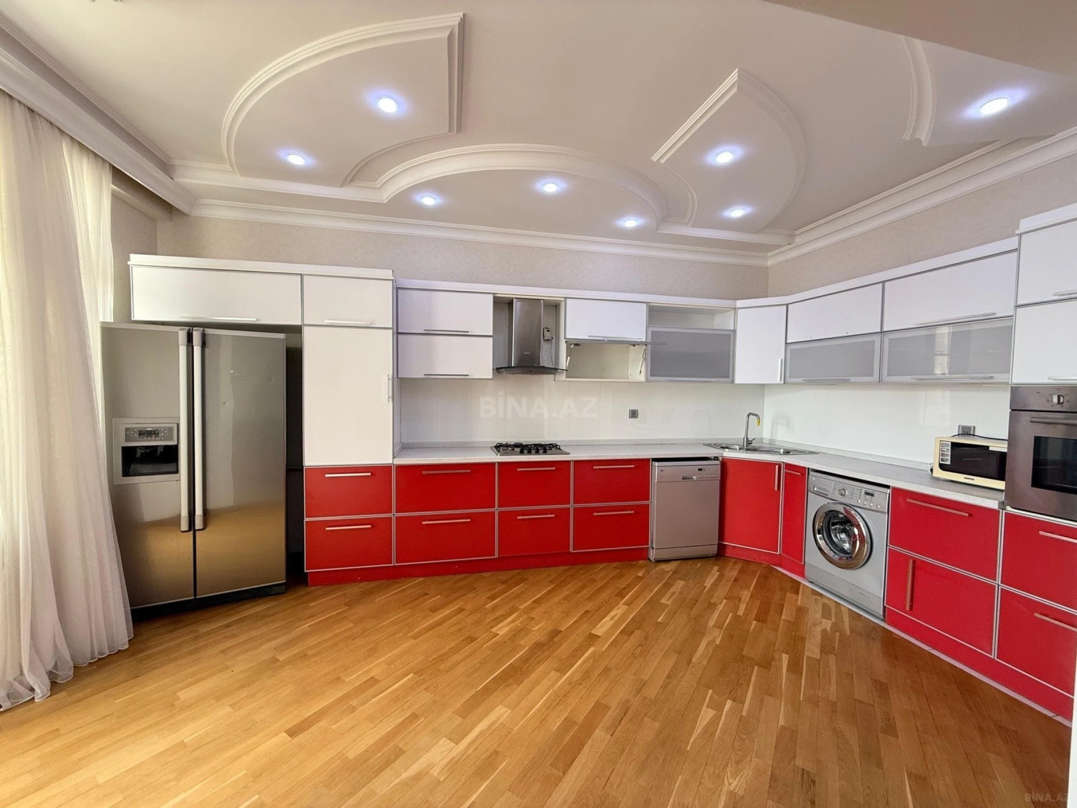 Satılır 5 otaqlı mənzil 220 m²