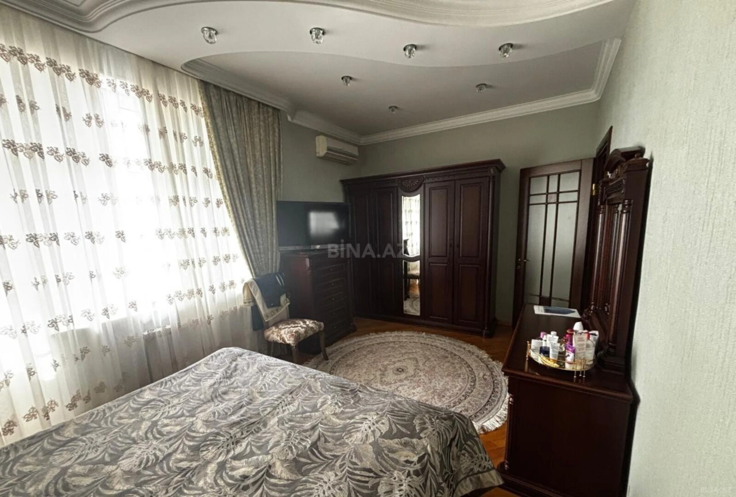 Satılır 3 otaqlı mənzil 137 m²