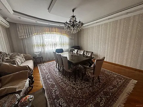 Satılır 3 otaqlı mənzil 137 m²