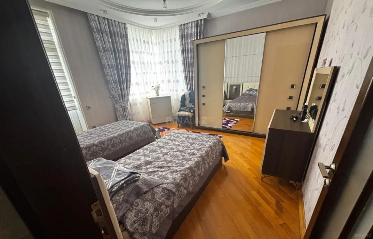 Satılır 3 otaqlı mənzil 137 m²