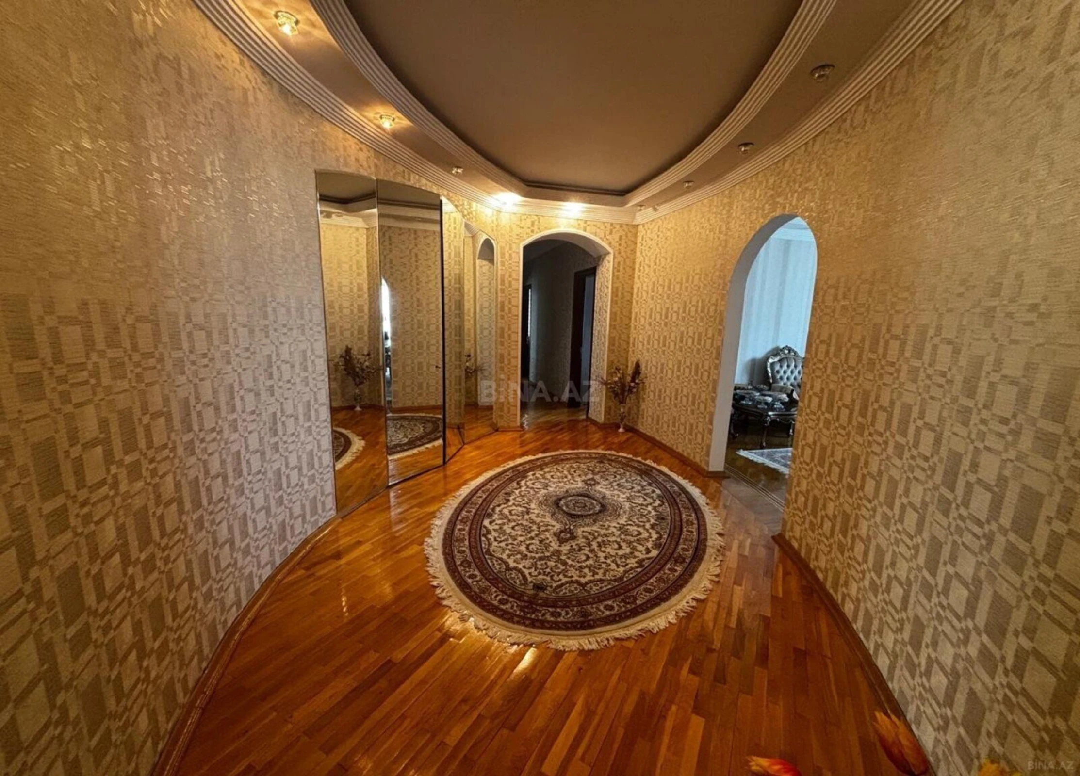 Satılır 3 otaqlı mənzil 137 m²