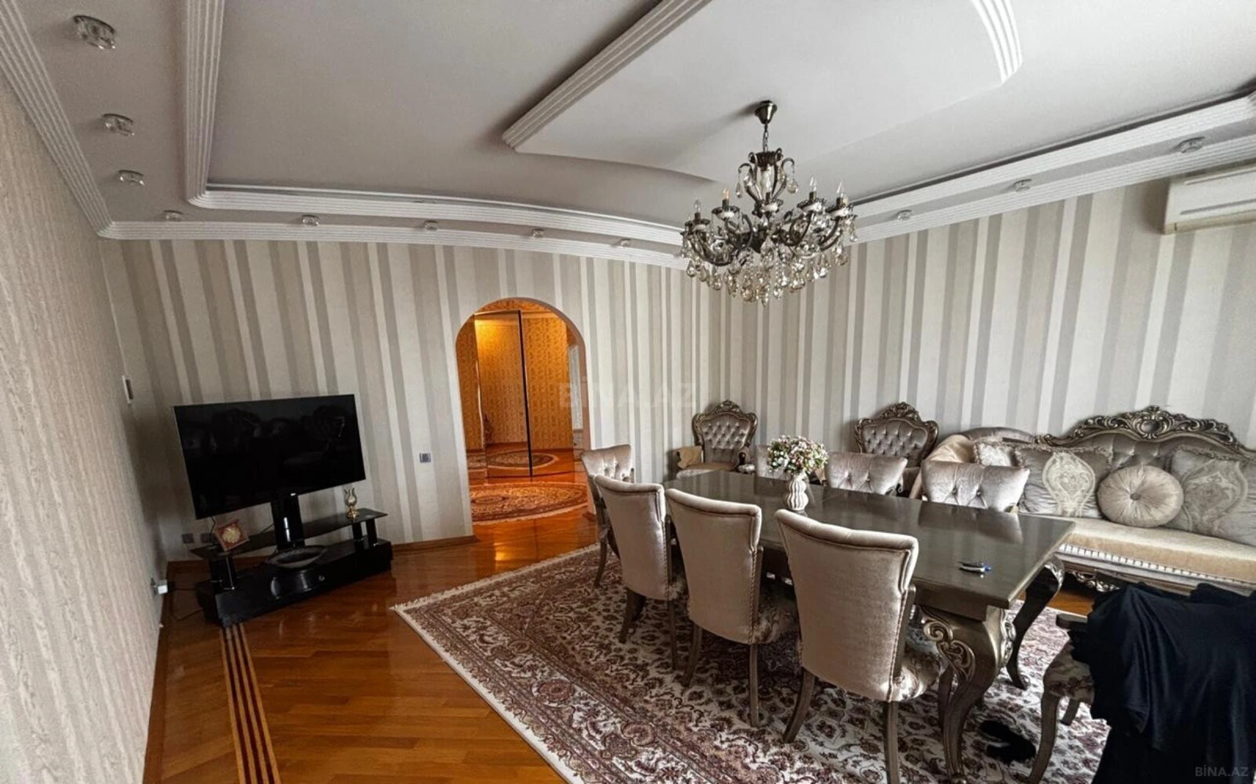 Satılır 3 otaqlı mənzil 137 m²