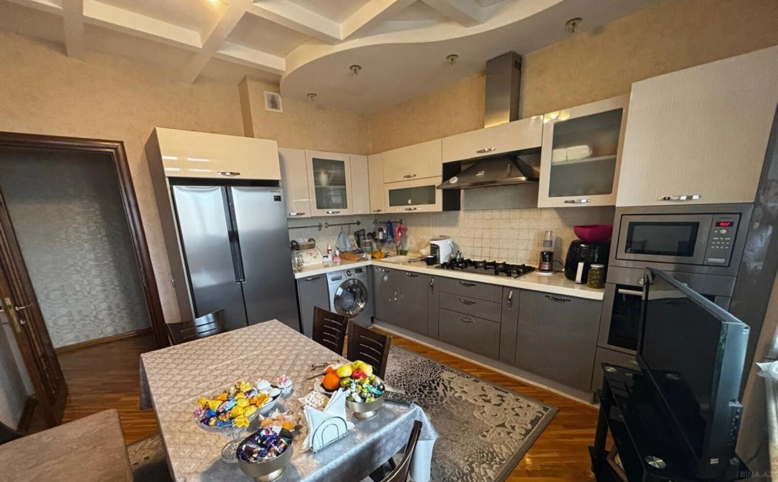 Satılır 3 otaqlı mənzil 137 m²