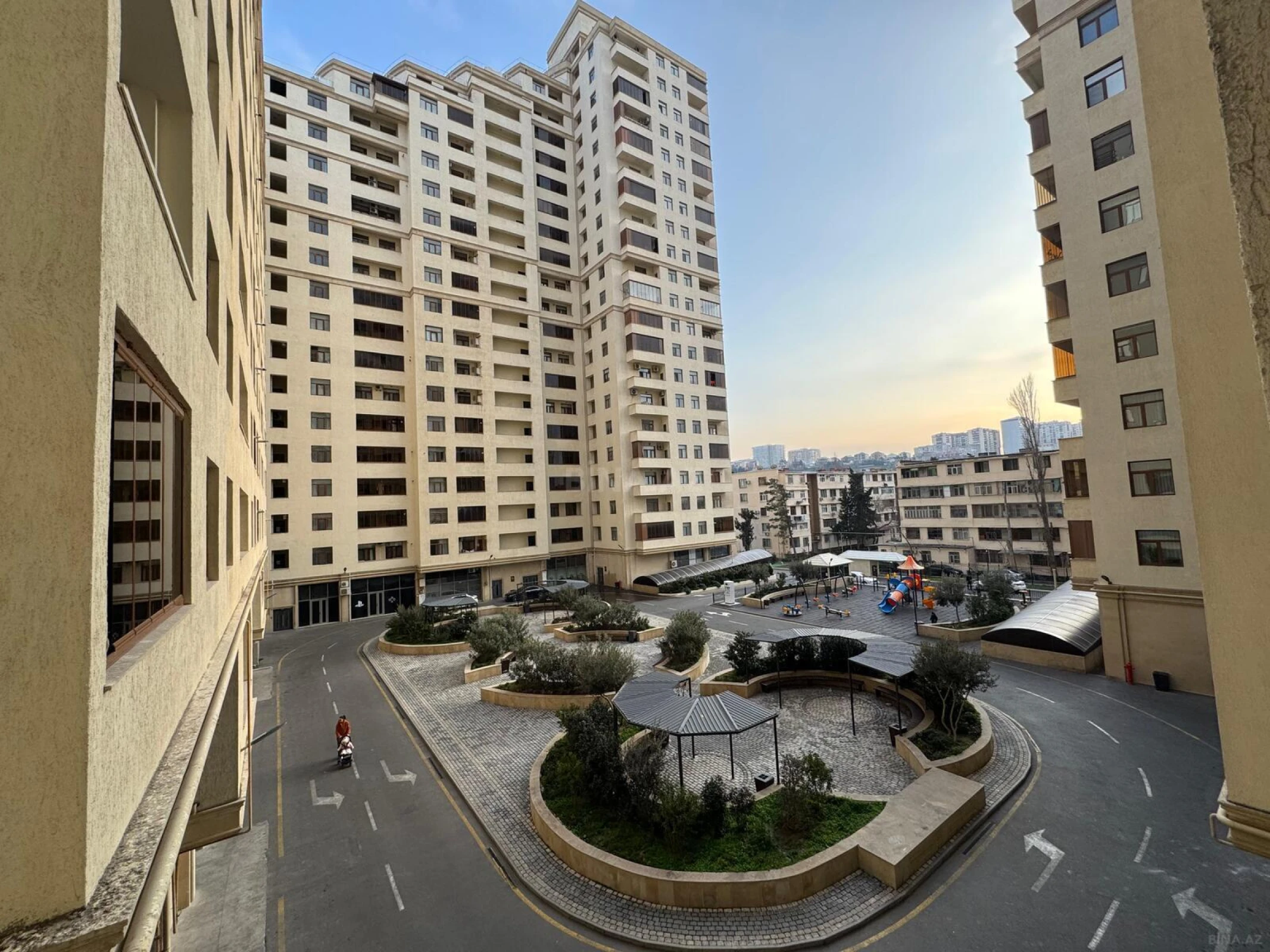 Satılır 3 otaqlı mənzil 103 m²