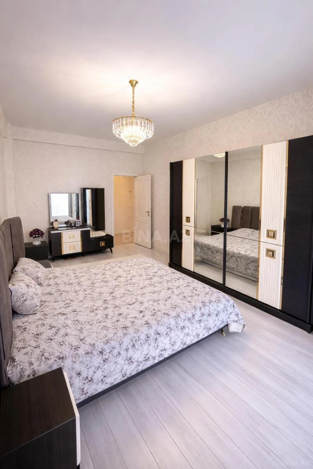 Satılır 3 otaqlı mənzil 103 m²