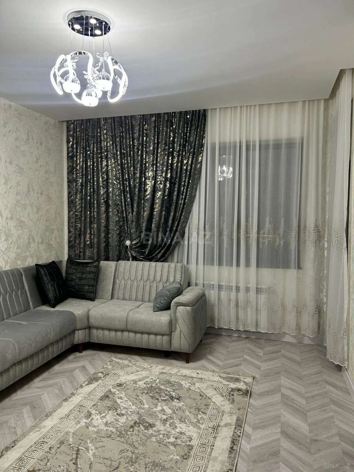 Kirayə verilir 2 otaqlı mənzil 77 m²