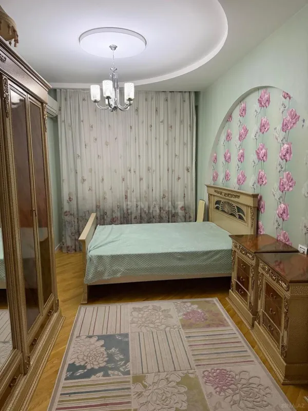 Kirayə verilir 3 otaqlı mənzil 145 m²