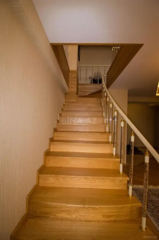 Satılır 5 otaqlı mənzil 350 m²