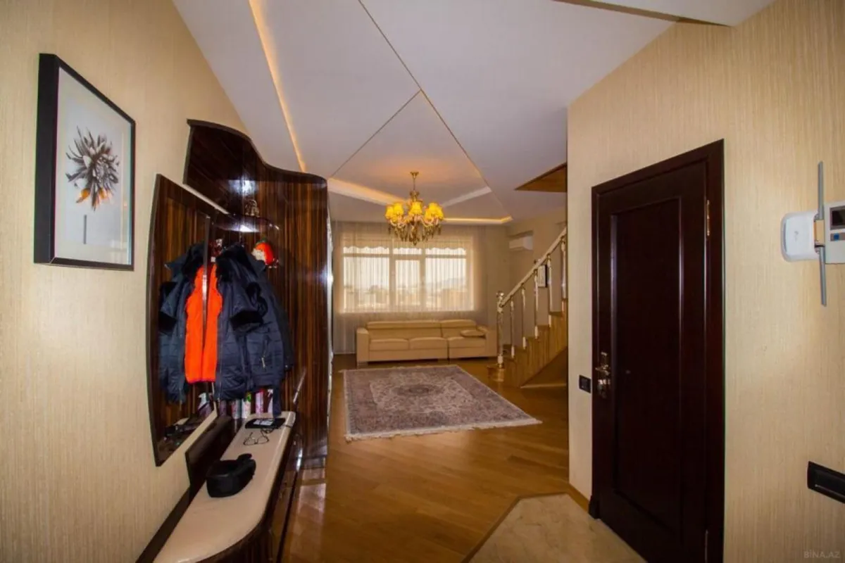 Satılır 5 otaqlı mənzil 350 m²