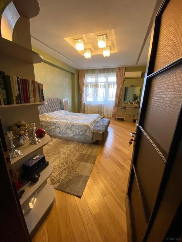 Satılır 5 otaqlı mənzil 350 m²