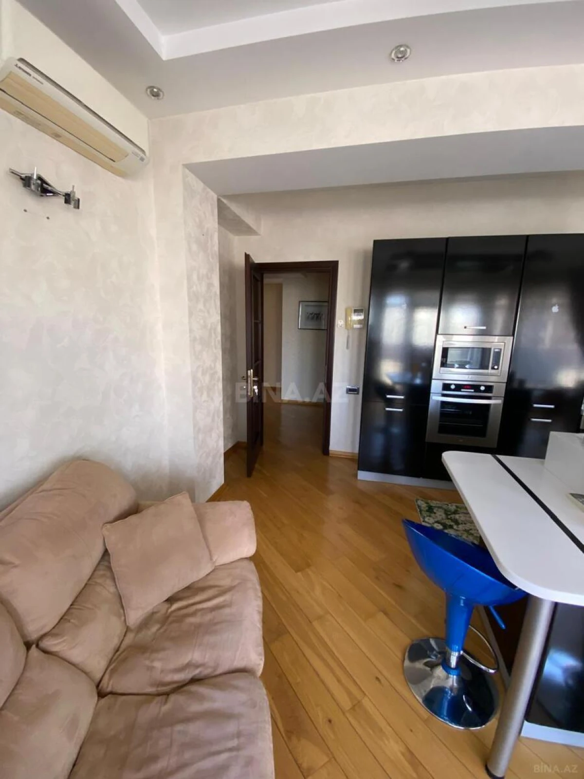 Satılır 5 otaqlı mənzil 350 m²