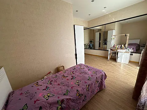 Satılır 5 otaqlı mənzil 350 m²
