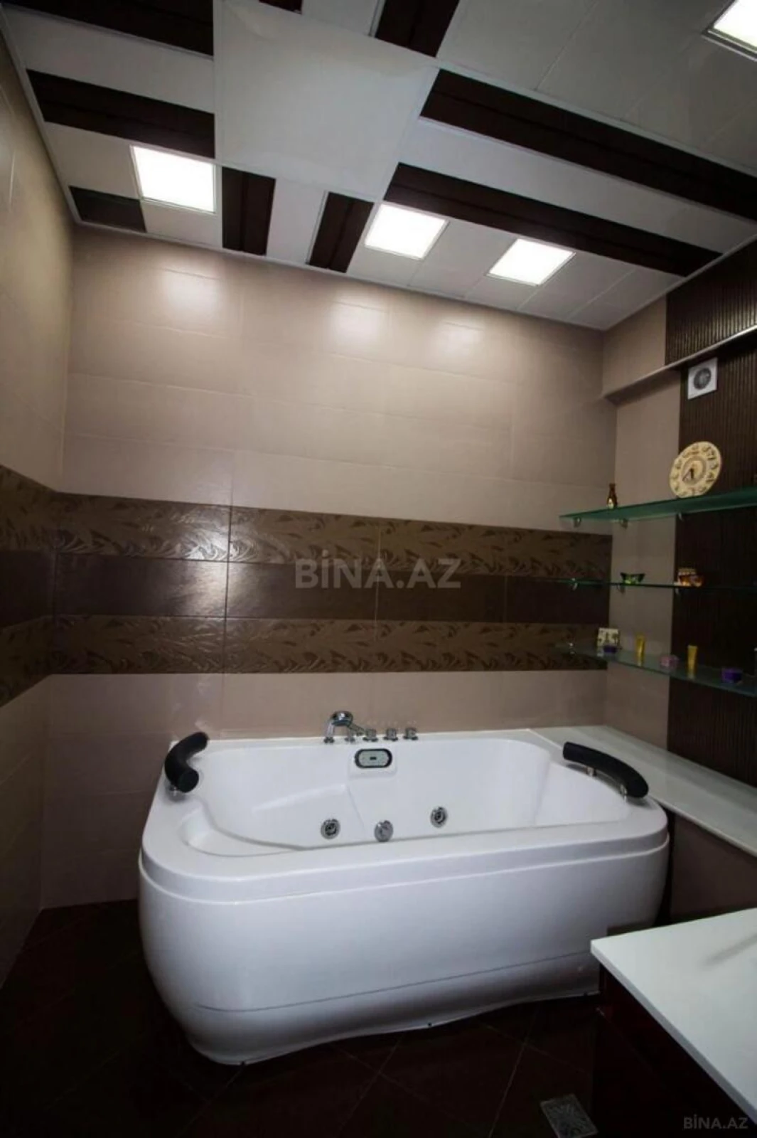 Satılır 5 otaqlı mənzil 350 m²