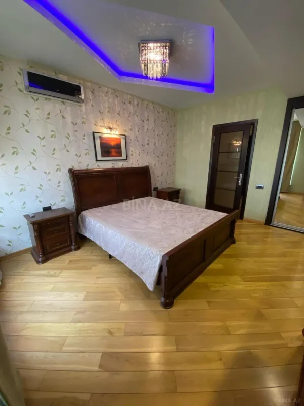 Satılır 5 otaqlı mənzil 350 m²