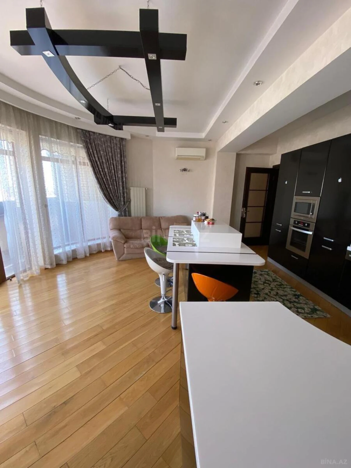 Satılır 5 otaqlı mənzil 350 m²