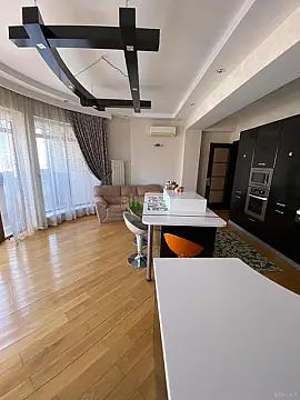 Satılır 5 otaqlı mənzil 350 m²