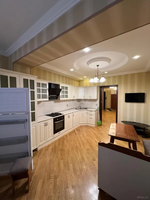 Satılır 4 otaqlı mənzil 170 m²