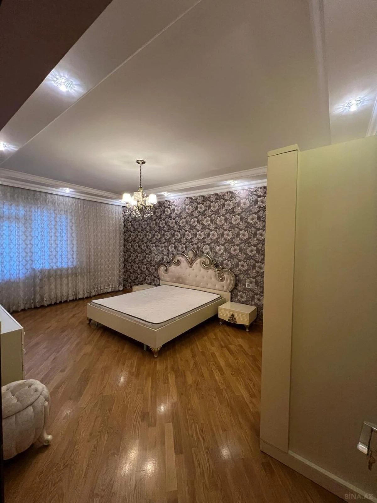 Satılır 4 otaqlı mənzil 170 m²