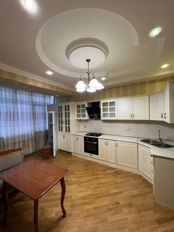 Satılır 4 otaqlı mənzil 170 m²