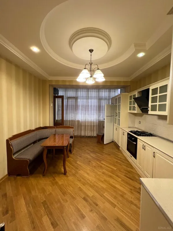 Satılır 4 otaqlı mənzil 170 m²