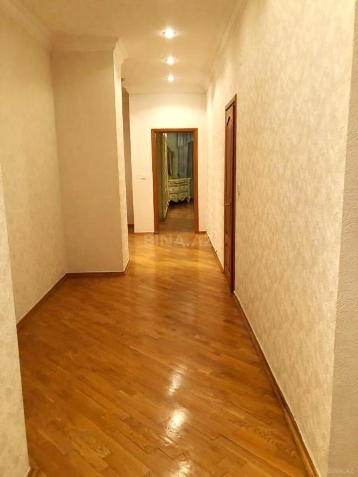 Kirayə verilir 4 otaqlı mənzil 230 m²
