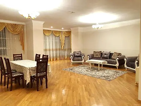 Kirayə verilir 4 otaqlı mənzil 230 m²